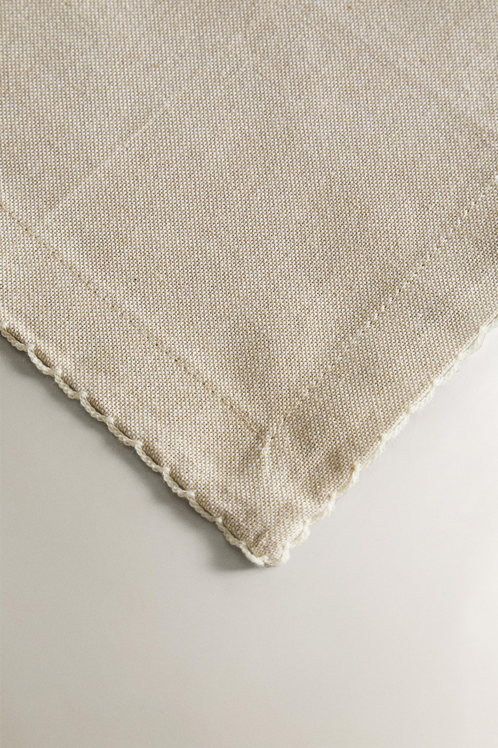 SCALLOPED PLAIN NAPKINS (PACK OF 2)